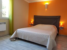 Villa Alba: Sunlit Comfort in Lirac
