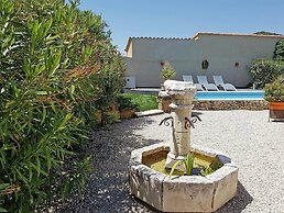 Villa Alba: Sunlit Comfort in Lirac