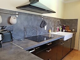 Villa Alba: Sunlit Comfort in Lirac