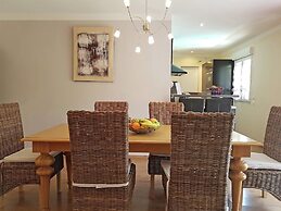 Villa Alba: Sunlit Comfort in Lirac
