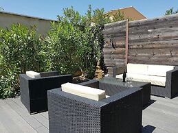 Villa Alba: Sunlit Comfort in Lirac