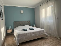 Villa Alba: Sunlit Comfort in Lirac