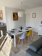 Villa Alba: Sunlit Comfort in Lirac