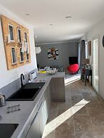 Villa Alba: Sunlit Comfort in Lirac