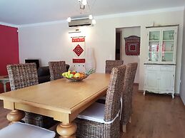 Villa Alba: Sunlit Comfort in Lirac