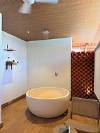 LaFiesta Resort By Greenleaf Aqua