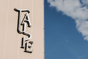 Taupe Hotel