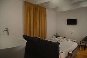 Palace Eight Suites & Spa