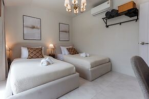 Newly Renovated Pool Villa with BBQ V296