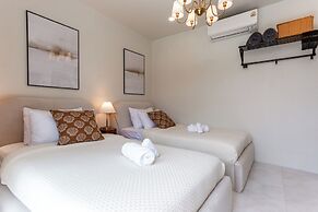 Newly Renovated Pool Villa with BBQ V296