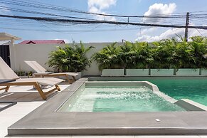Newly Renovated Pool Villa with BBQ V296