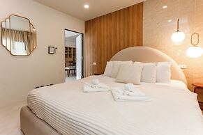 Newly Renovated Pool Villa with BBQ V296