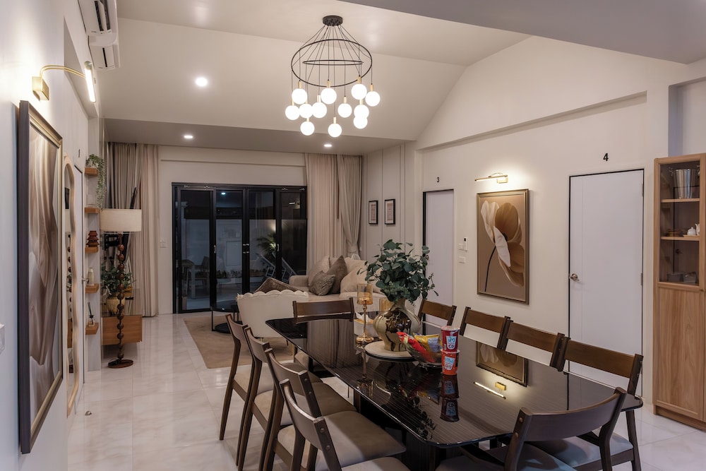 Newly Renovated Pool Villa with BBQ V296