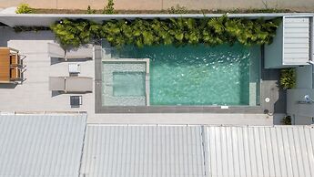 Newly Renovated Pool Villa with BBQ V296