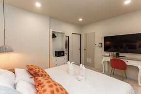 Newly Renovated Pool Villa with BBQ V296