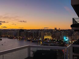 Incredible Sliema Harbour Penthouse With Jacuzzi