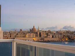 Incredible Sliema Harbour Penthouse With Jacuzzi