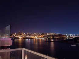 Incredible Sliema Harbour Penthouse With Jacuzzi