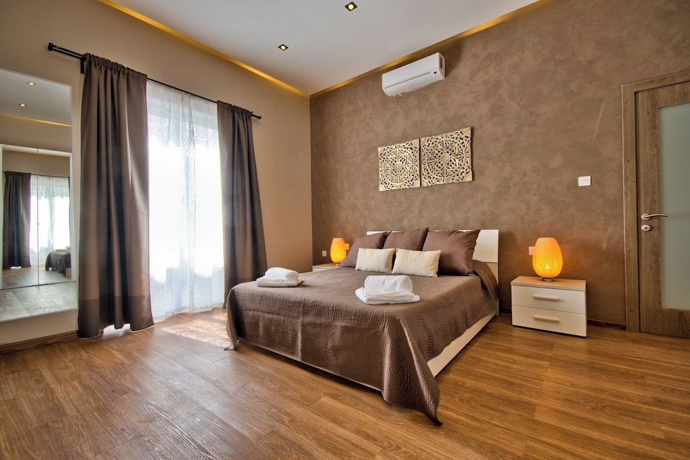 Extraordinary Villa With Private Pool & Steamsauna