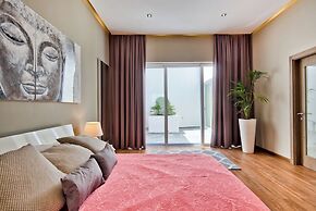Extraordinary Villa With Private Pool & Steamsauna