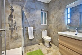 Luxurious Elegant Villa With Impressive Sauna&pool