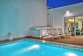 Luxurious Elegant Villa With Impressive Sauna&pool