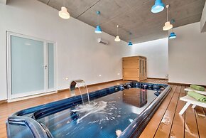 Luxurious Elegant Villa With Impressive Sauna&pool