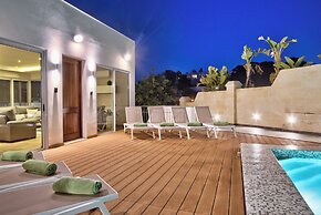 Luxurious Elegant Villa With Impressive Sauna&pool