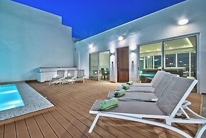 Luxurious Elegant Villa With Impressive Sauna&pool