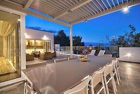 Luxurious Elegant Villa With Impressive Sauna&pool