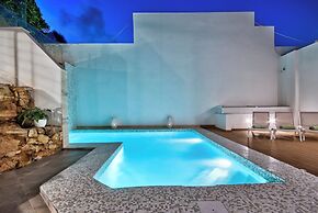 Luxurious Elegant Villa With Impressive Sauna&pool