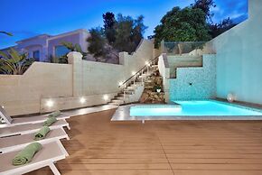 Luxurious Elegant Villa With Impressive Sauna&pool