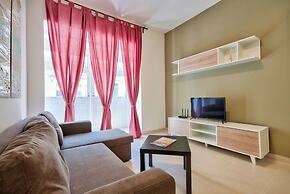 Central Flat With Traditional Maltese Balcony