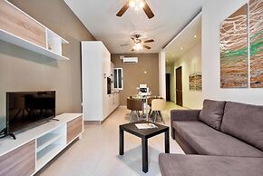 Central Flat With Traditional Maltese Balcony