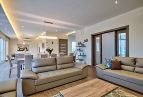 Prestigious Grand Villa With Luxurious Amenities