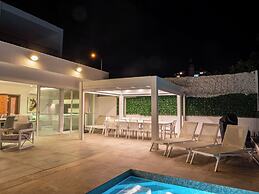 Prestigious Grand Villa With Luxurious Amenities