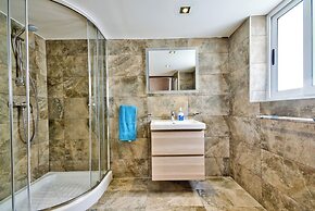 Prestigious Grand Villa With Luxurious Amenities