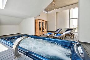 Prestigious Grand Villa With Luxurious Amenities