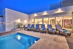 Prestigious Grand Villa With Luxurious Amenities