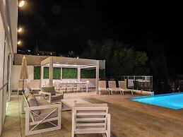 Prestigious Grand Villa With Luxurious Amenities