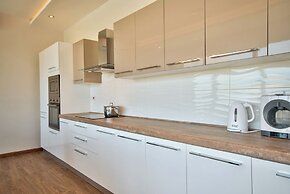 Prestigious Grand Villa With Luxurious Amenities
