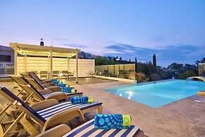 Prestigious Grand Villa With Luxurious Amenities