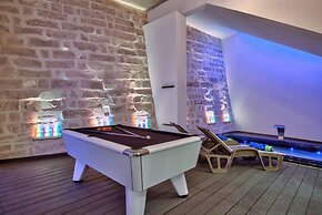 Prestigious Grand Villa With Luxurious Amenities