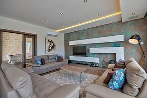 Prestigious Grand Villa With Luxurious Amenities