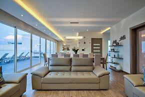 Prestigious Grand Villa With Luxurious Amenities