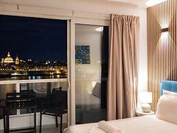 Idyllic Penthouse Apartment With Sea View Balcony