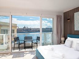Idyllic Penthouse Apartment With Sea View Balcony