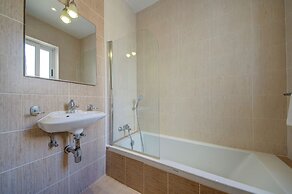 Exclusive Holiday Flat Steps to the Sliema Shops