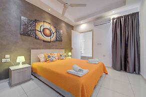 Exclusive Holiday Flat Steps to the Sliema Shops