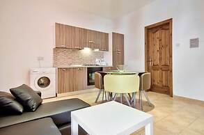Delightful Apartment With Traditional Balcony